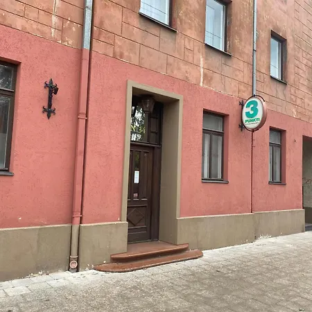 Family Or Group In Silent Center Apartment *