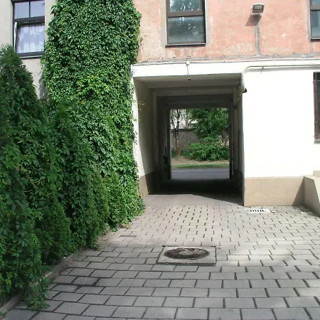 Family Or Group In Silent Center Apartment *