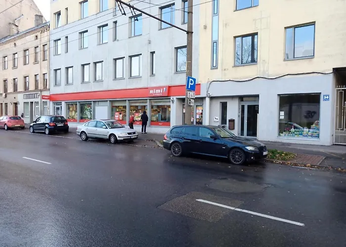 Family Or Group In Silent Center Рига