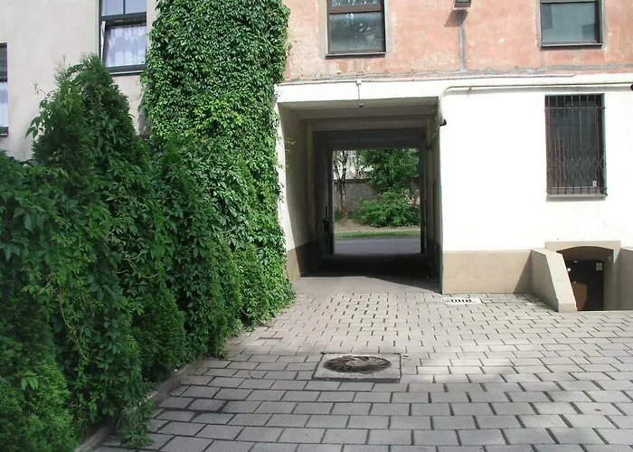 Family Or Group In Silent Center Apartment *